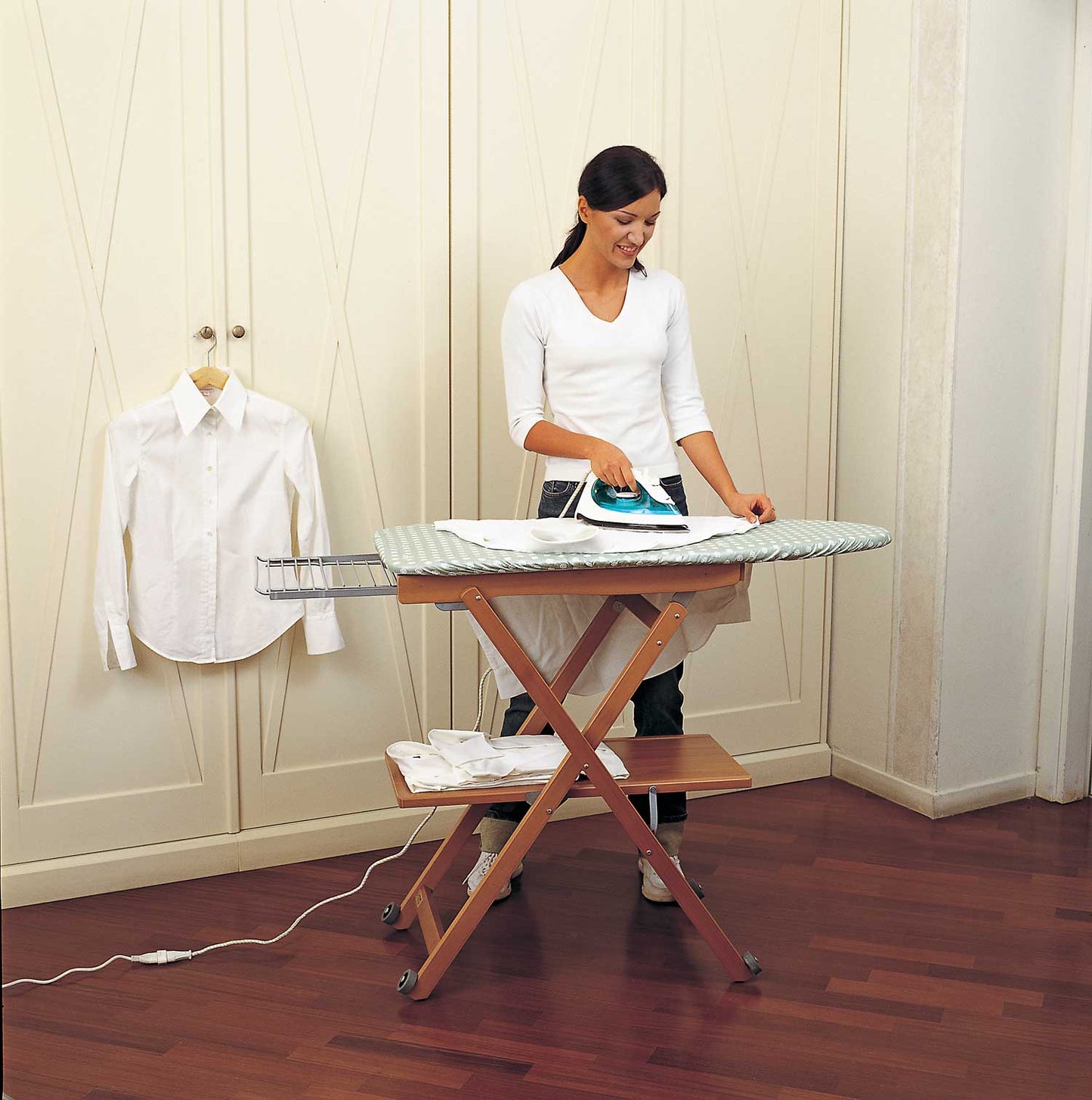 Bügeltisch, Bügelbrett, Holz, Klappbar, auf Rädern, Bügeleisenhalter, STIROCOMODO, 6