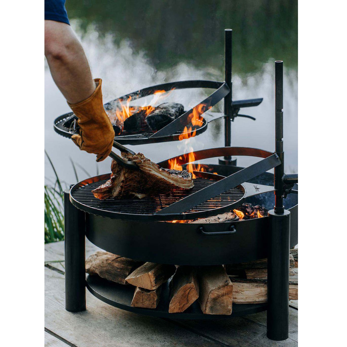 Feuerschale 80 cm, mit 2 Grillrost 60 cm und 50 cm, 2 Mast 77cm, Stauraum für Brennholz, aus Naturstahl, Cook King Montana X set, 3