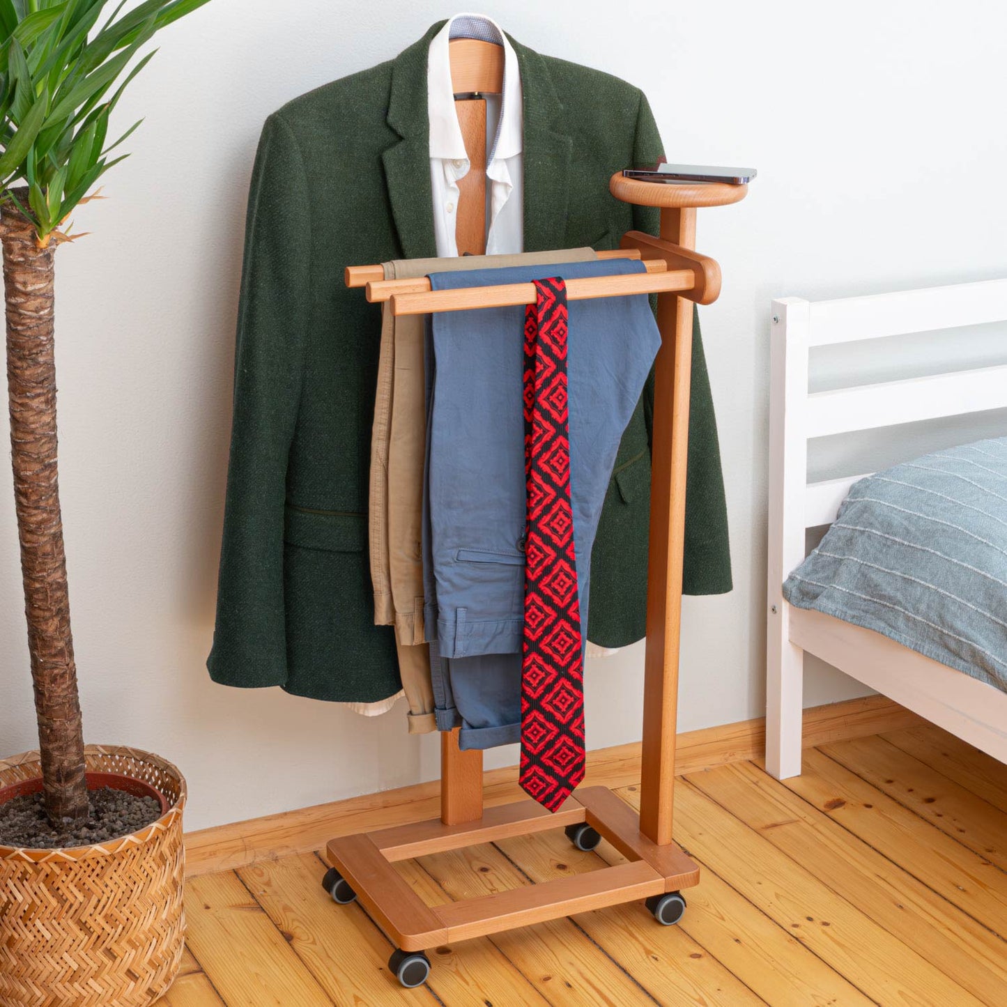 Stummer Diener, Herrendiener modern, Jackenständer, Rollgarderobe, Kleiderständer Holz, Tatkraft Lord, 10