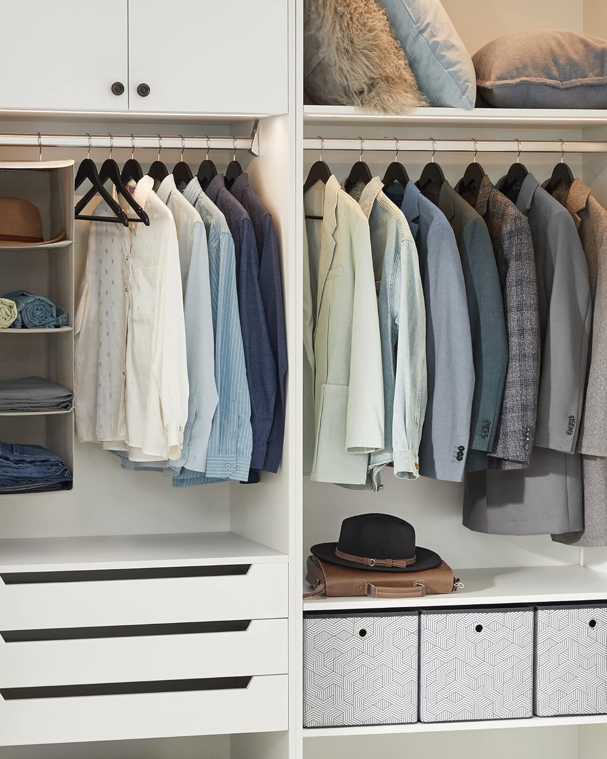 SONGMICS - Kleiderbügel aus Holz, 10 Stück, mit rutschfesten Kerben, rutschfeste Stange für Hosen, 360° drehbarer Haken, für Anzüge, Hemden, Mäntel