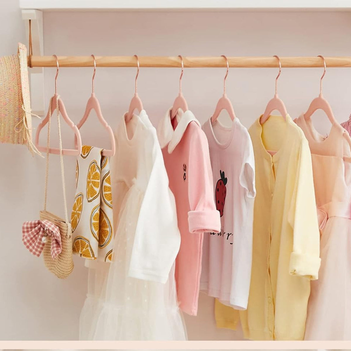 Kinderkleiderbügel, 50er Set, für Kinderkleidung, Samtbügel, Kleiderbügel platzsparend, Rosa, SONGMICS, 4