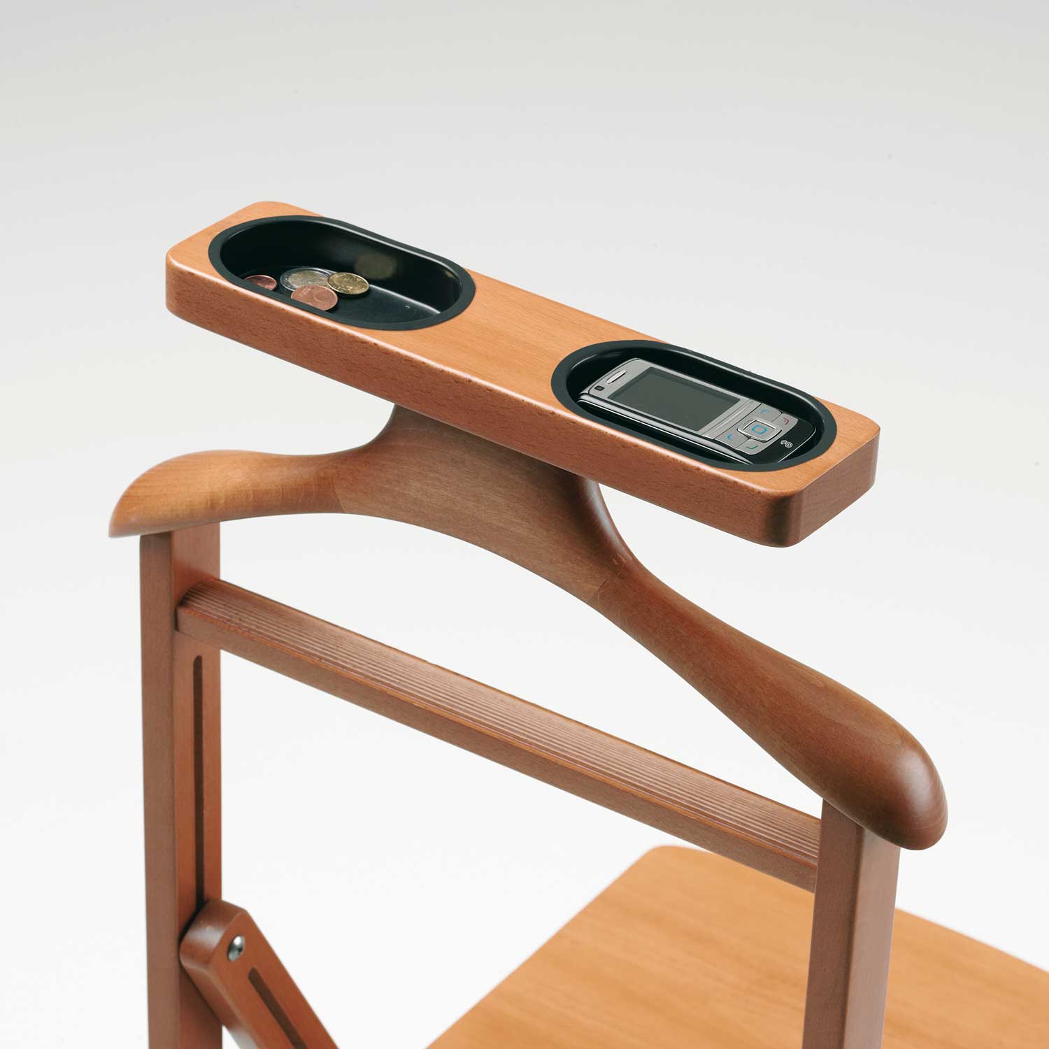 Herrendiener, Stummer Diener Holz, Schlafzimmerdiener DUKA, Stuhl Träger, Kleiderbügel, Hosenständer, Ablagefläche, ARIT, 3