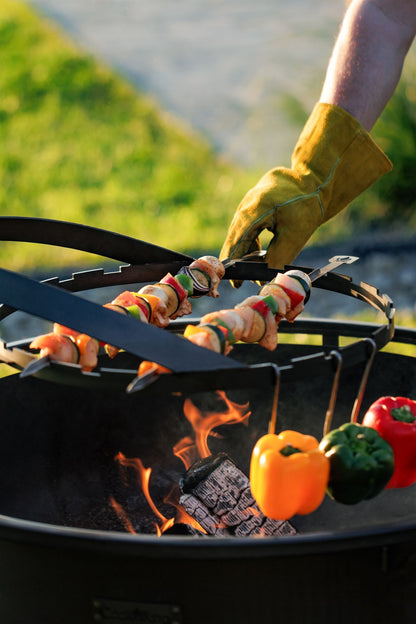 Cook King S-Haken im Einsatz an einem Spießring – Anwendungsbeispiel mit zusätzlichem Zubehör
