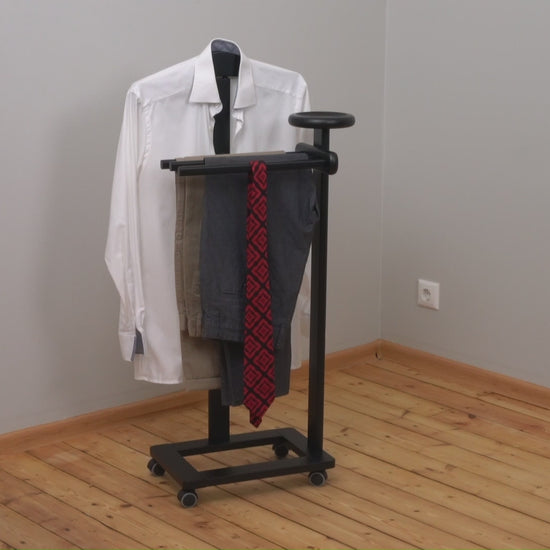 Herrendiener, Stummer Diener Modern, Kleiderständer Holz, Tatkraft Baron, video